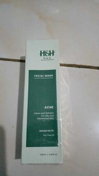Product Review of HNH Facial Wash Acne Glow - Sabun Cuci Muka Gentle untuk Kulit Berminyak & Berjerawat from A** I**h 3