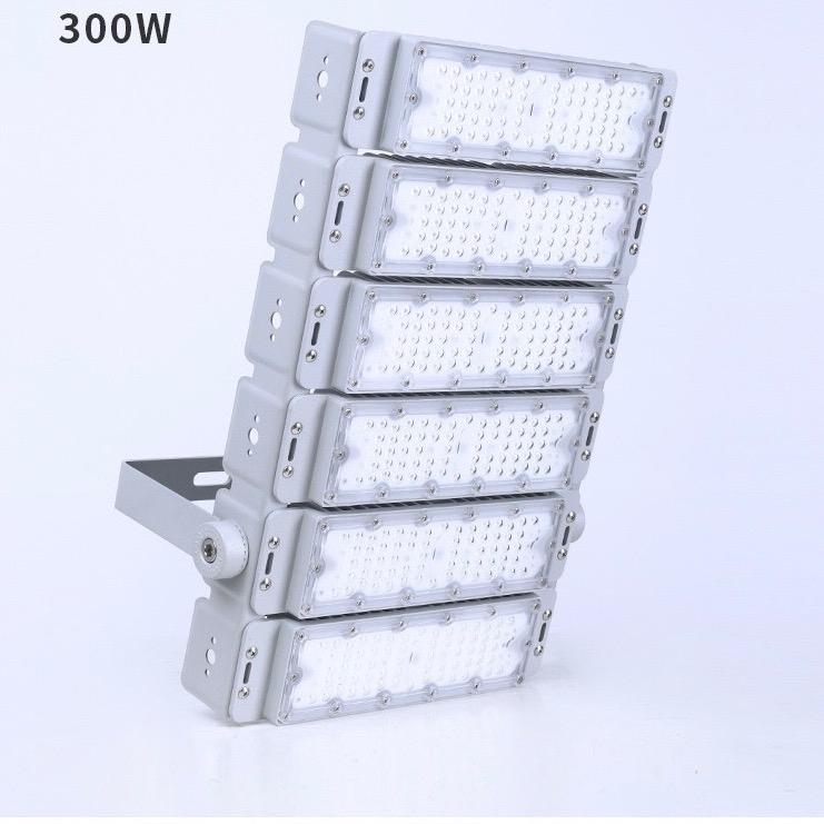 ĐÈN PHA Module 300 W ( SÁNG Trắng) 6500k . Một trong những dòng sản phẩm chuyên dùng ở sân vận động,sân bóng đá, sân cầu lông,sân pickleball .