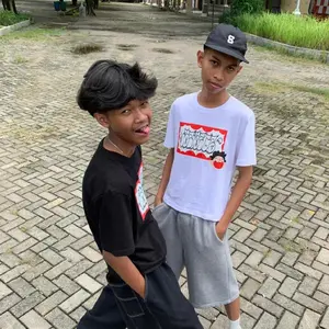 Kaos Pria Streetwear Grafiti Murah , T-Shirt Hitam Putih