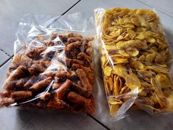 Product Review of paket bundling 1 kg keripik pisang kepok gurih & sumpiah abon udang Camilan Snack from B**a A**a 2