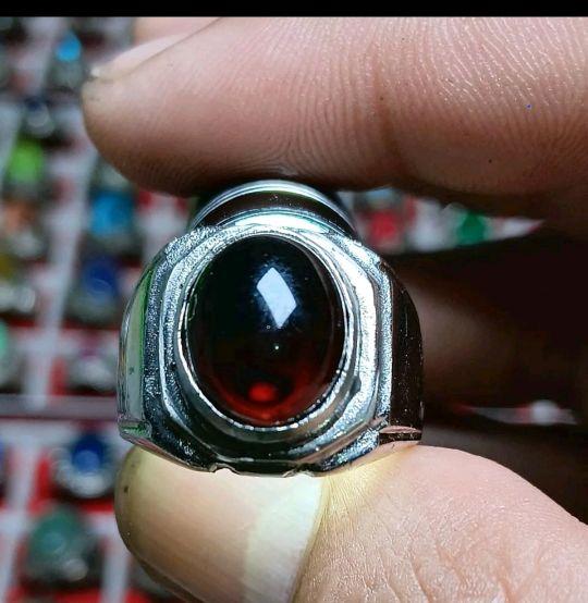 Cincin Batu Yaman Wulung  Ukuran: Cincin ini memiliki dimensi 12mm