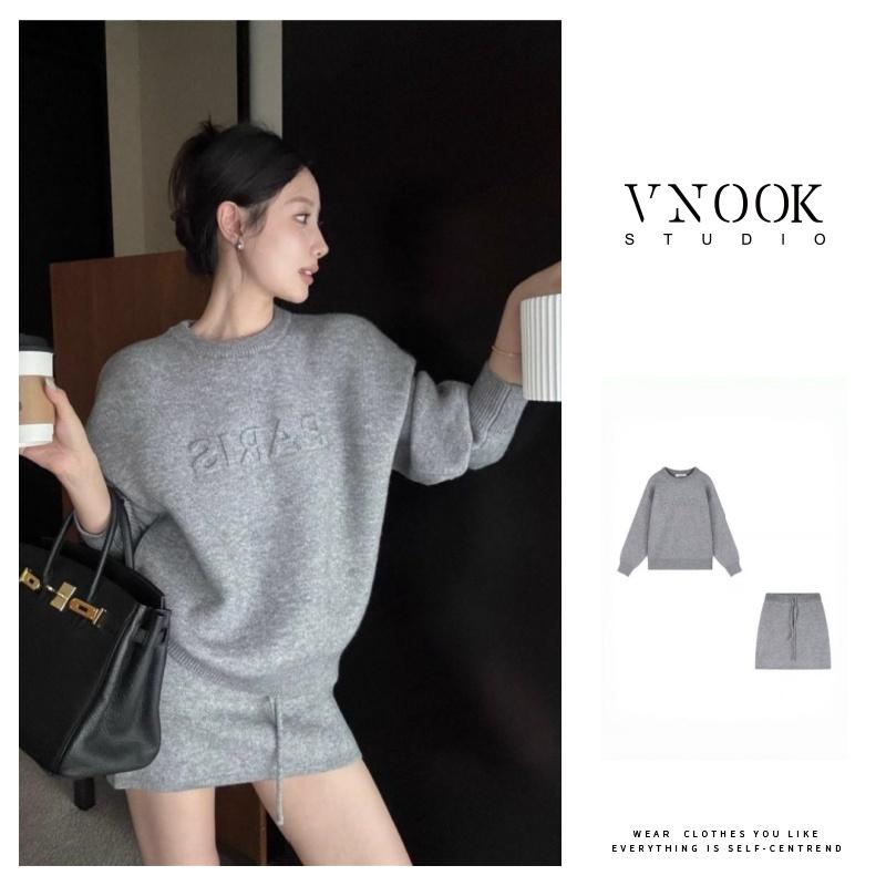 【VNOOK Bộ Đồ Thường Ngày Áo Len Áo Chui Đầu Dài Tay Dành Cho Nữ Bộ Đồ Hai Mảnh Mùa Thu Và Mùa Đông Váy Ngắn Dệt Kim Màu Xám