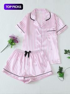 Conjunto de dos piezas para mujer con estampado de rayas y ribete de contraste, conjunto de pijama con cuello de solapa, top abotonado de manga corta y shorts con cintura elástica y decoración de moño, ropa de dormir para todas las estaciones