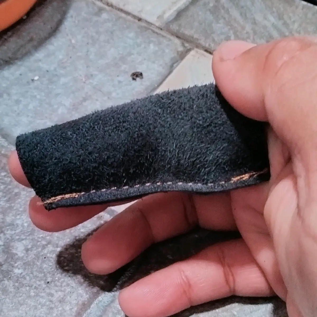 pelindung jari tebuat dari kulit lentur dan halus