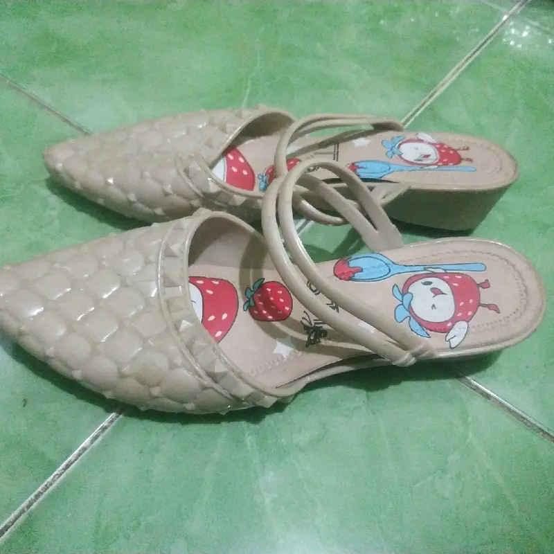 sepatu sandal anak perempuan maerek LLS terbaru 3