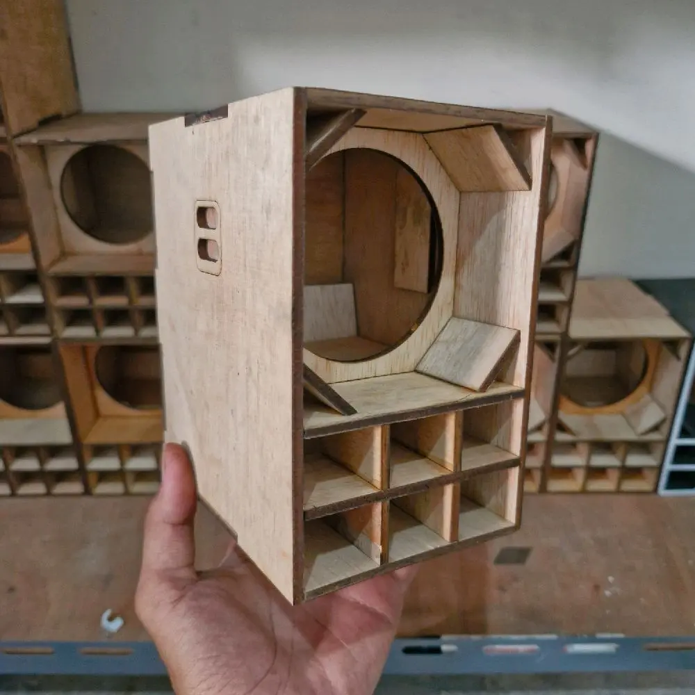 Box Boster 3 Inch Mentahan Bahan Triplek 4mm Pengerjaan Rapi Pemotongan Menggunakan Kater