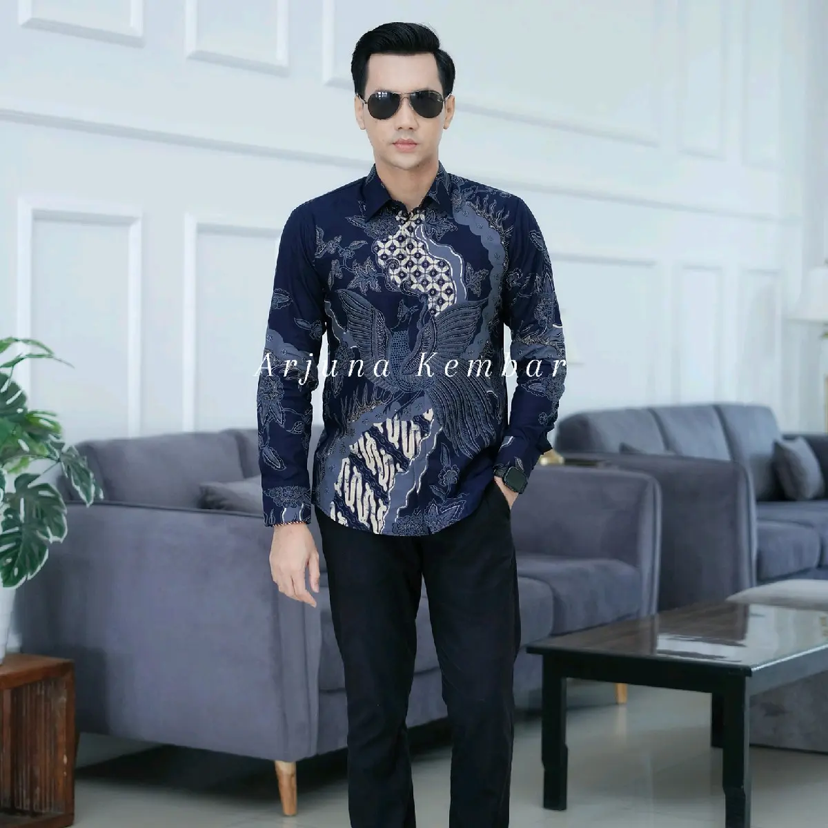 Kemeja batik Biru Navy pria Arthayasa slimfit katun Solo berlapis furing Errow Slim-fitting