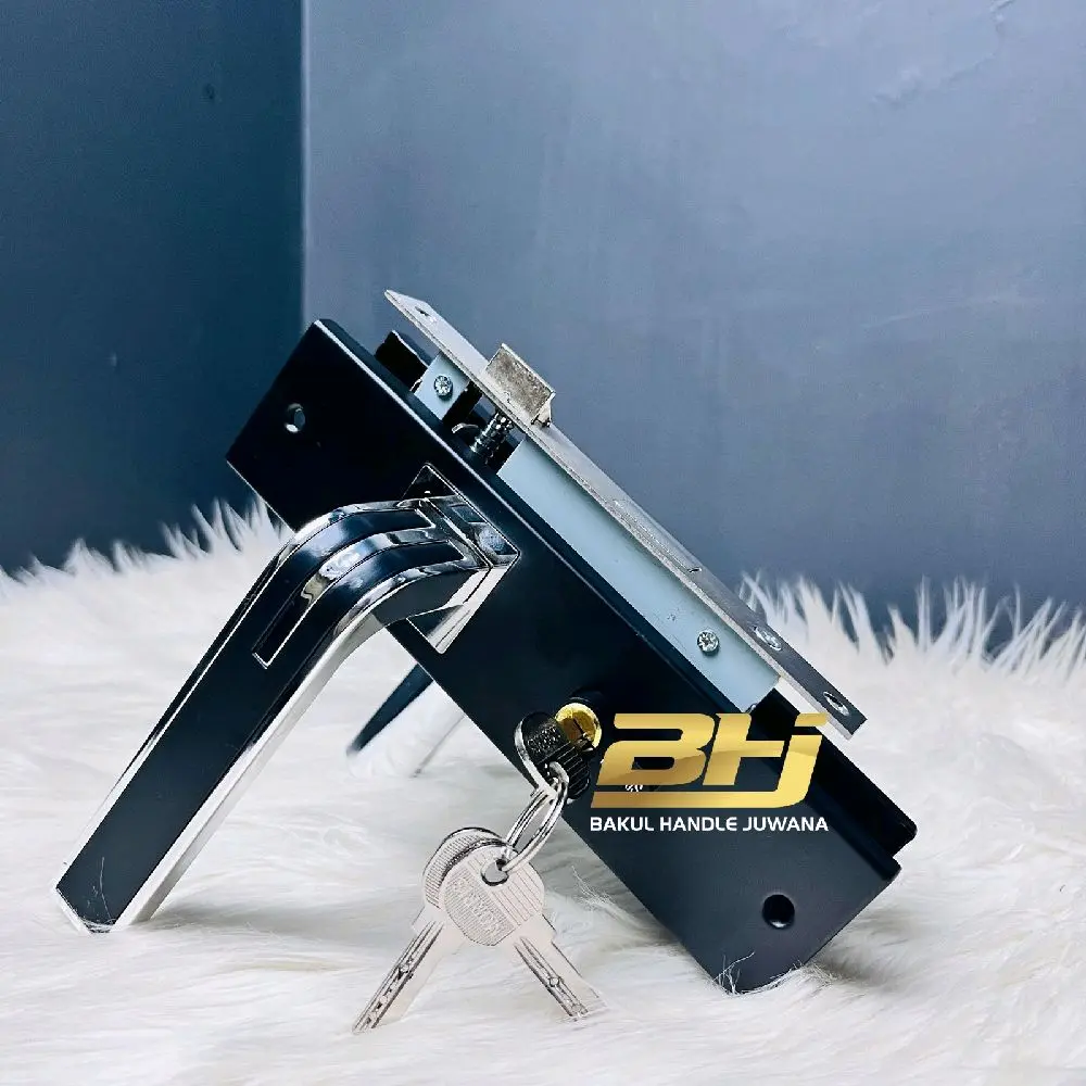 handle pintu rumah set hitam list minimalis