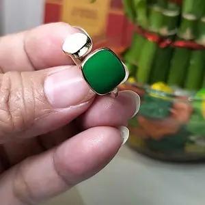 Cincin Zamrud Wanita Gaya Dingin Desain Ceruk Cincin Terbuka Mewah Ringan yang Dapat Disesuaikan