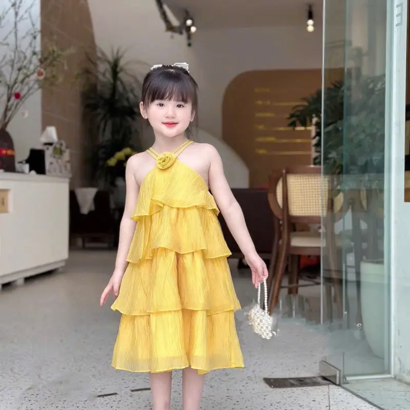 Váy tơ xếp tầng đính hoa ngực cho bé diện đón hè các mẹ ơi