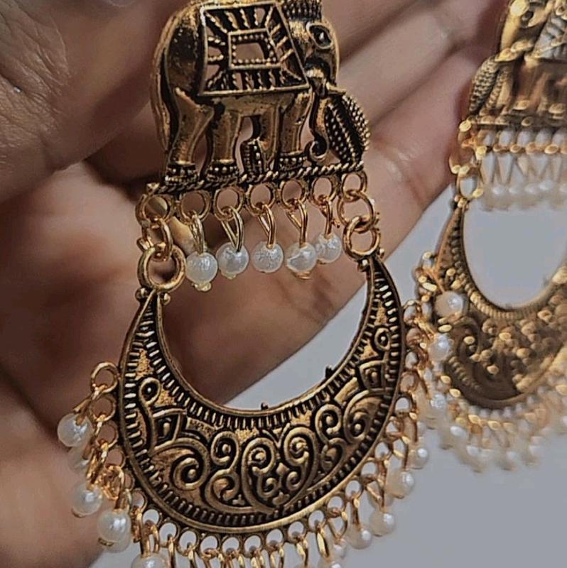 Oxidised Gold Elephant earring 1