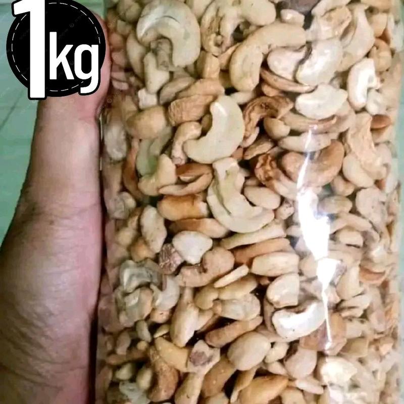 Kacang Mede Mete Mentah Patahan Ukuran 1 kg 1
