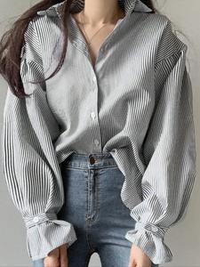 レディース カジュアル ストライプ 長袖 シャツ、ゆったり 春秋 トップス、シンプルなラウンドネック デザイン、日常使いに最適
