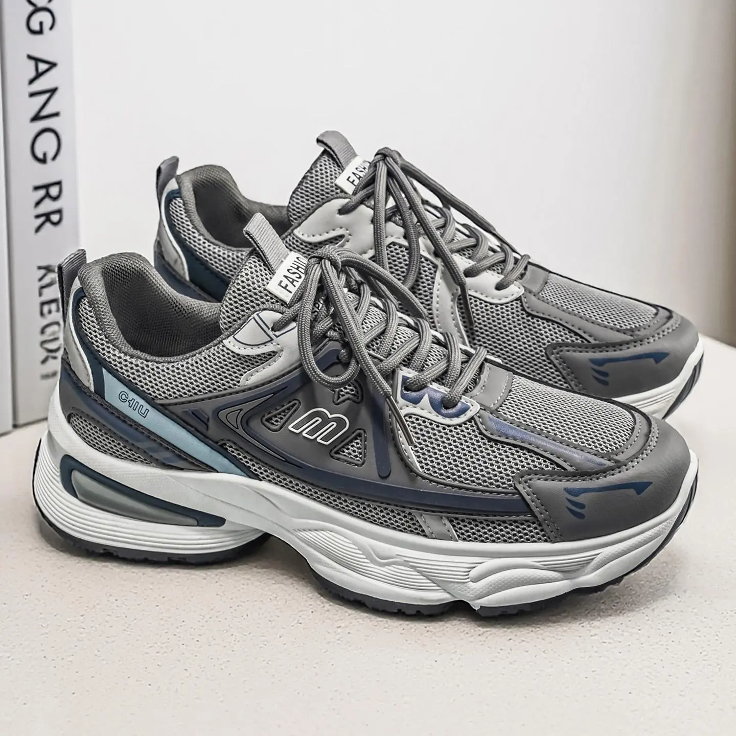 Sneakers Pria Gym Wear Mesh – Sepatu Sporty Ringan Anti Licin Anti Gerah