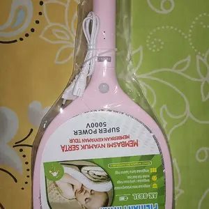 AOKI Raket Nyamuk Baterai Lithium Kabel Charger Warna Macaron Listrik Dengan Lampu LED Terang Baterai Isi Ulang 500mAh dan Perlindungan Switch