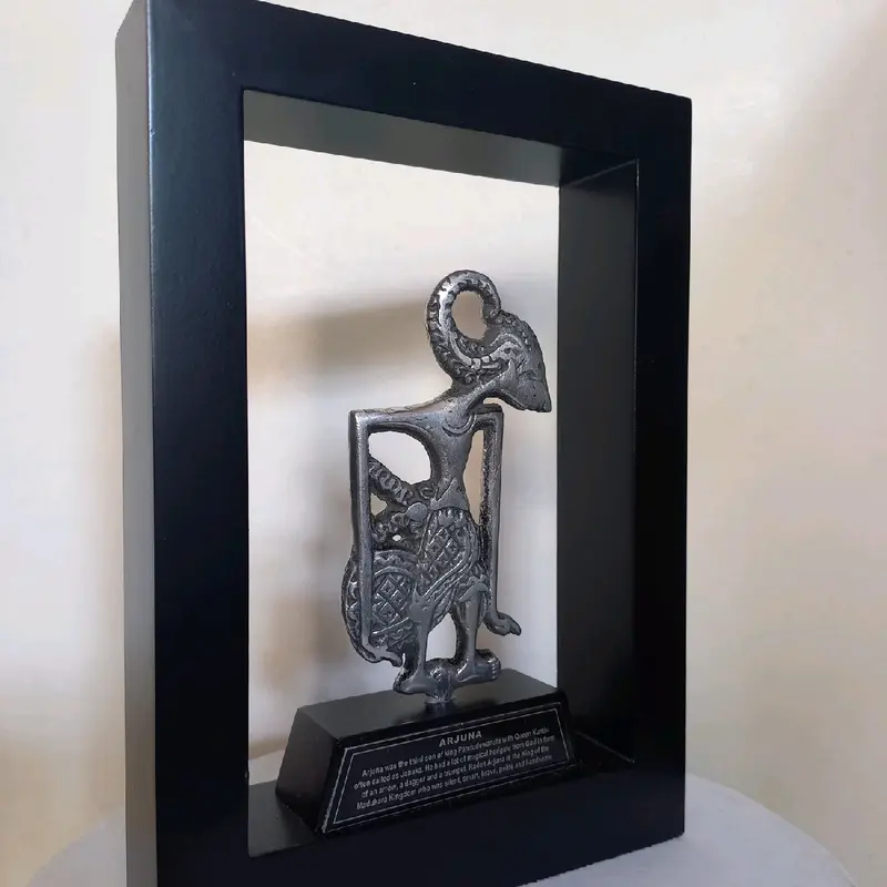 frame wayang mini ukuran 20x14x3cm + souvenir hadiah + bisa ditaruh di meja/lemari dan tempel di dinding 1