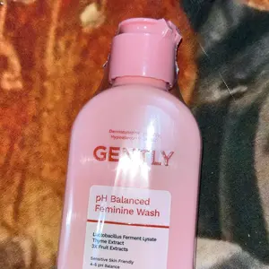 GENTLY pH Balanced Feminine Wash 100ml & 60ml - Pembersih Kewanitaan Kurangi Gatal, Bau, Keputihan - Natural & Lembut untuk kulit Sensitive - Dermatologically & Hypoallergenic