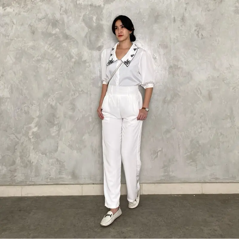 Hikari Top (Best Selling Top DearSista) Atasan Wanita Korean Style Hitam Stylish Kekinian Imut Lengan Pendek Baju Bordir Casual Kancing Street Style White Katun Kerah Nyaman Panjang Polyester Putih High Simple Cantik Tangan 4