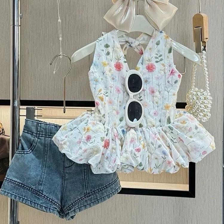 MỘC BABY STORE -05 SÉT BỘ ÁO YẾM HOA NHÚN KÈM QUẦN JEAN ĐÙI CHO BÉ GÁI 10-30kg Vải Nhún Màu Sắc Rực Rỡ Phù Hợp Cho Trẻ Từ 10-30kg #dôbegai #quanaobegai #begaixinh