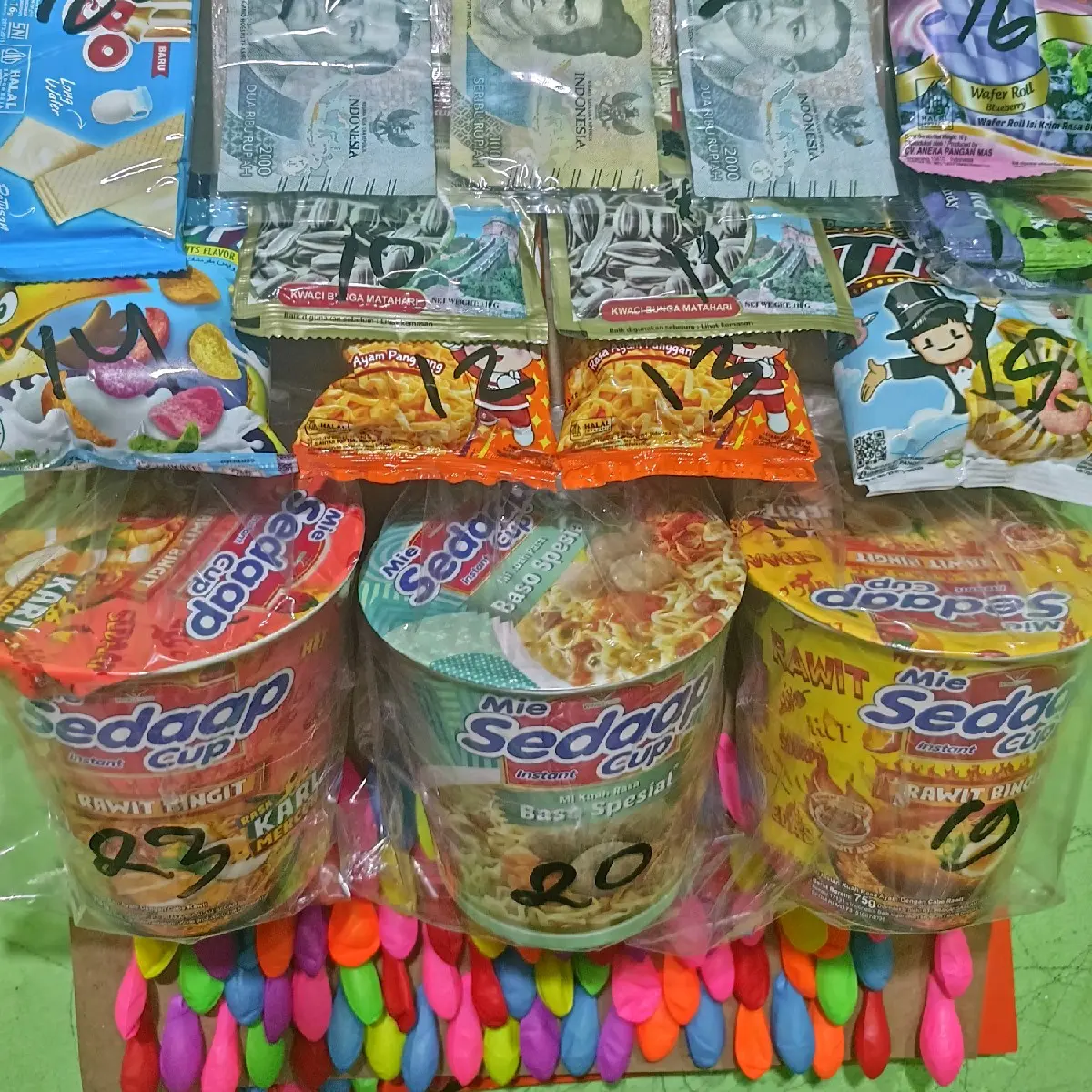 cabutan balon berhadiah isi 100pcs.SC3U pop mie Instan
