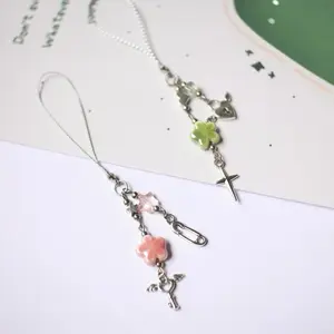 POCKETZ SIZE - Gantungan HP Charm dengan Desain Bunga dan Salib untuk Ponsel Anda