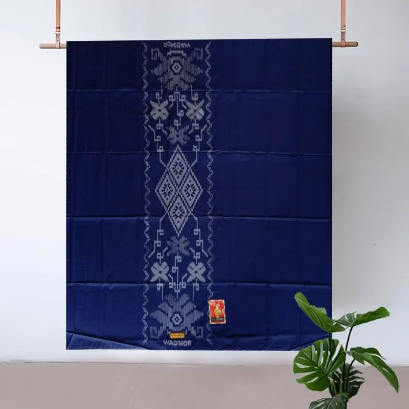 Wadimor Sarung Tenun Motif Tumpal Kembang Polos 0