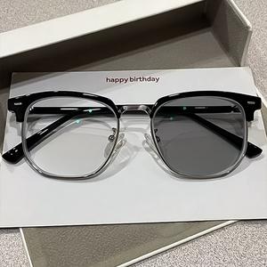 [จัดส่งจากกรุงเทพฯ] แว่นโฟโตโครมิกครึ่งกรอบ ปกป้องสายตาสั้นและแสงสีฟ้า แว่นตามีสไตล์และหรูหรา แว่น ทรง สี่เหลี่ยม แว่น ตาเลนส์ ออโต้ เลนส์ ออโต้ sunglasses แว่น  ตาเลนส์  ออโต้ เลนส์  ออโต้