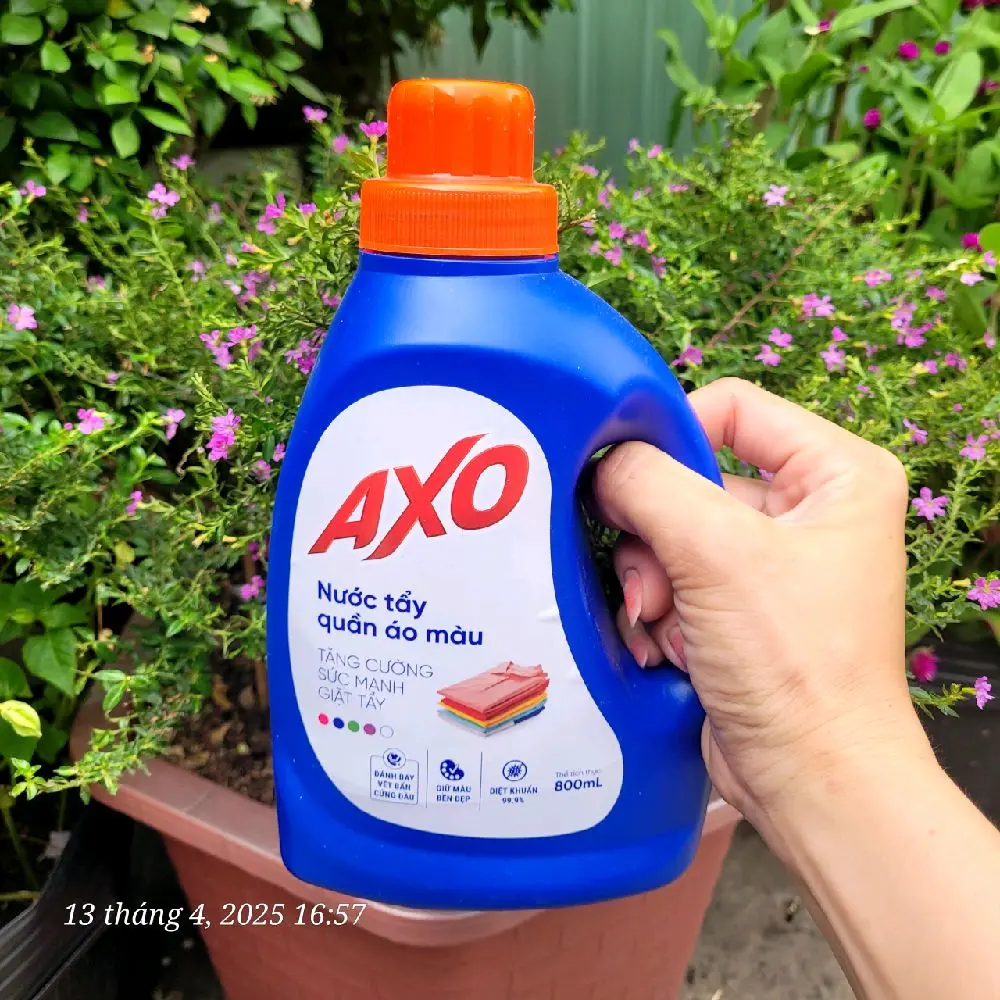 AXO NƯỚC TẨY QUẦN ÁO MÀU (800ml)
