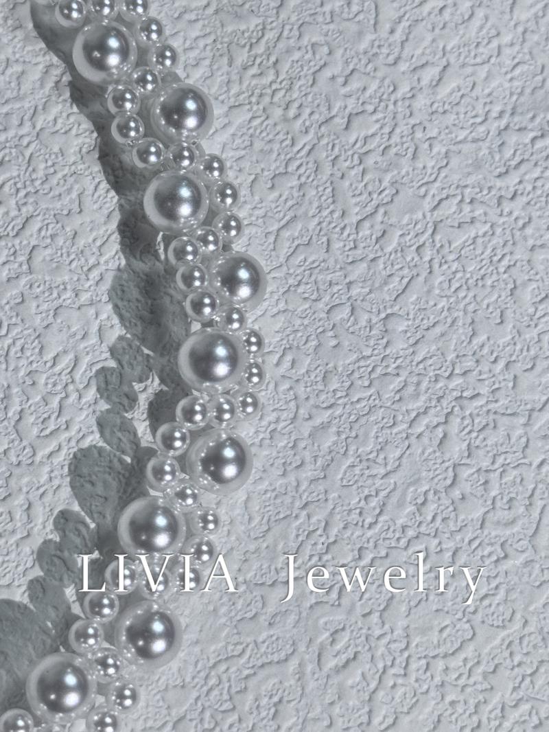 Product Introduction of LIVIA-Pure hand-woven pearl necklace. It's an authentic product. Made of S925 silver, it's a high-end collarbone chain that can cover scars. It's a neck chain 4