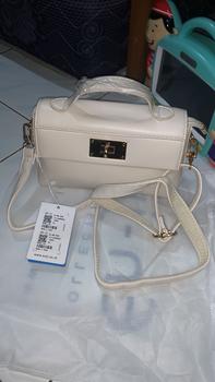 Product Review of En-ji Kyosu Tas Selempang Slingbag Wanita from H**i A**n P**h 1