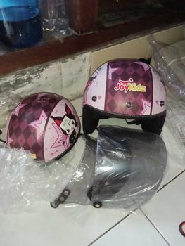Product Review of Helm Anak Perempuan 2 sampai 7 Tahun Bogo Retro Junior Motif Kuromi Kaca Datar from R**💕 0