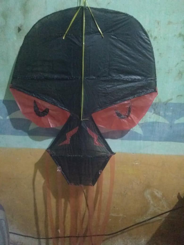 layangan motif ubur-ubur siluman 70 cm