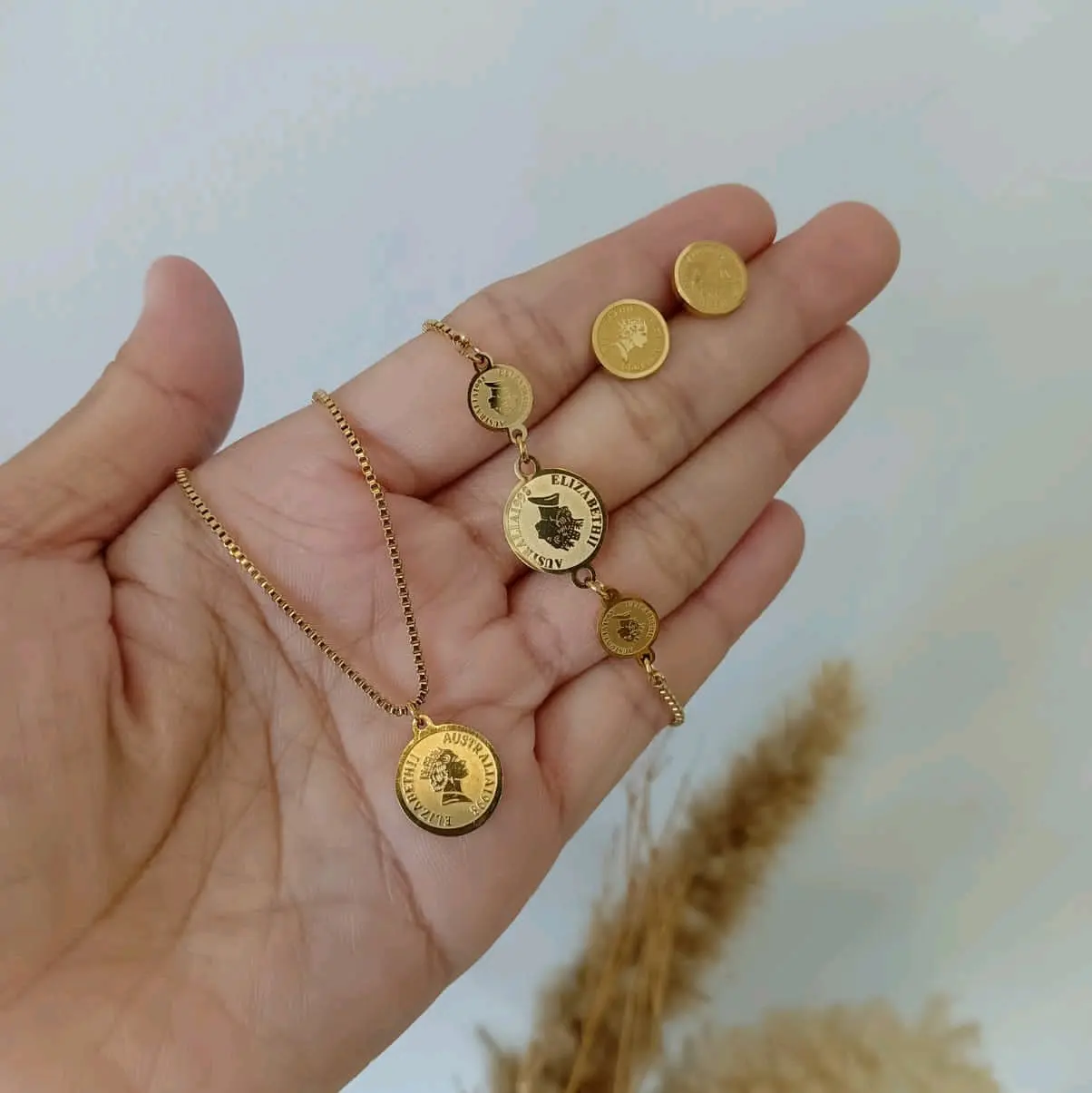 Koleksi kalung koin titanium