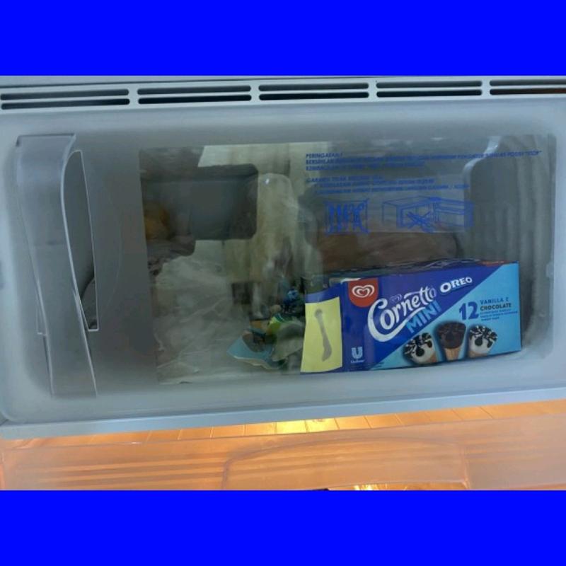 Tutup freezer kulkas sharp 1 pintu original bukaan ke samping ukuran 19cm x 40cm untuk model SJ-M180 SJ-N181 SJ-N182 SJ-X185 SJ-M190 SJ-N192 1