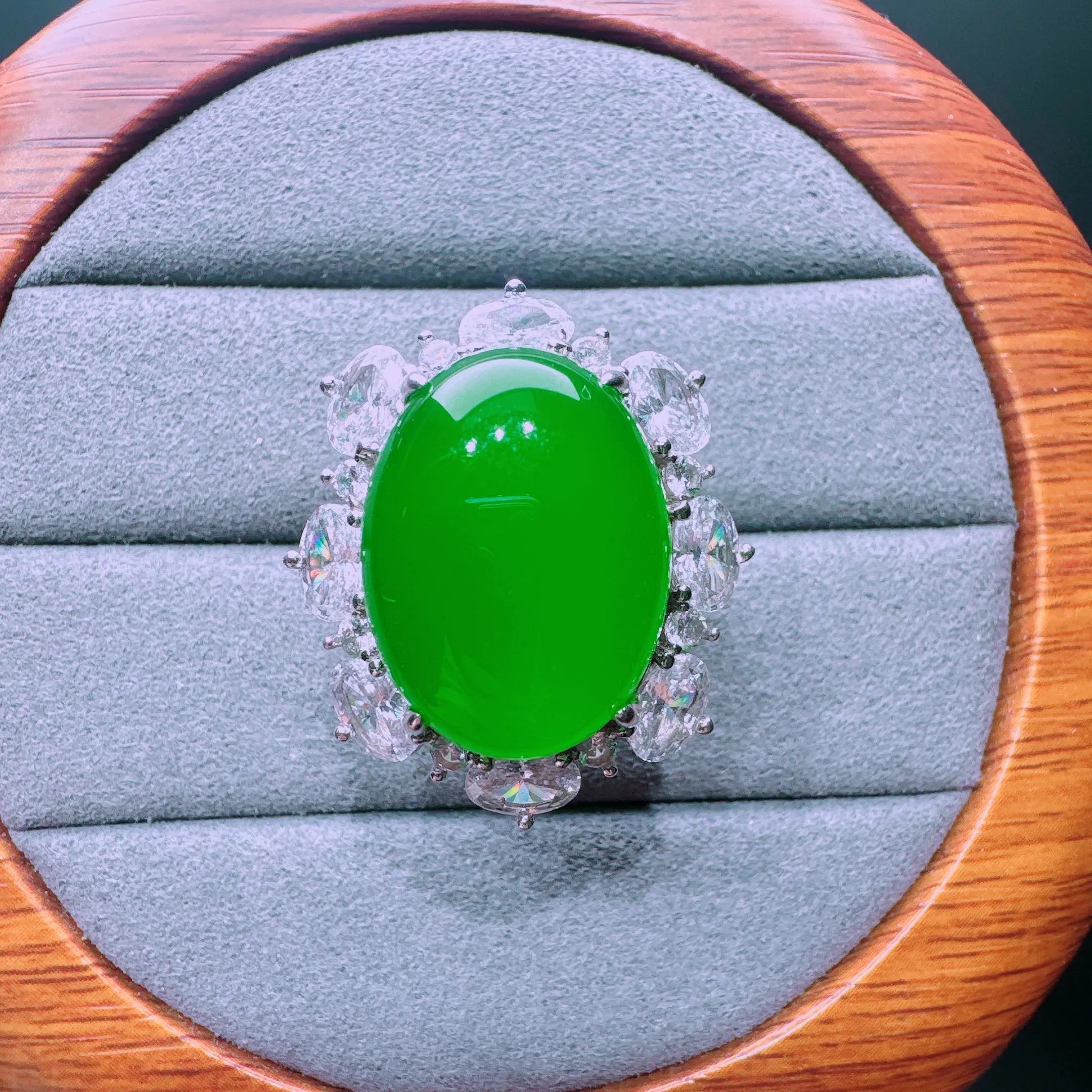 Natural jade, high ice, full green, emerald color, spicy color, luxurious inlay, high quality, agate chalcedony, Female Ring