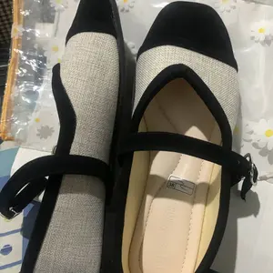 Fiorie Sepatu Wanita Square-Toe Mary Jane Navisa Basic Collection