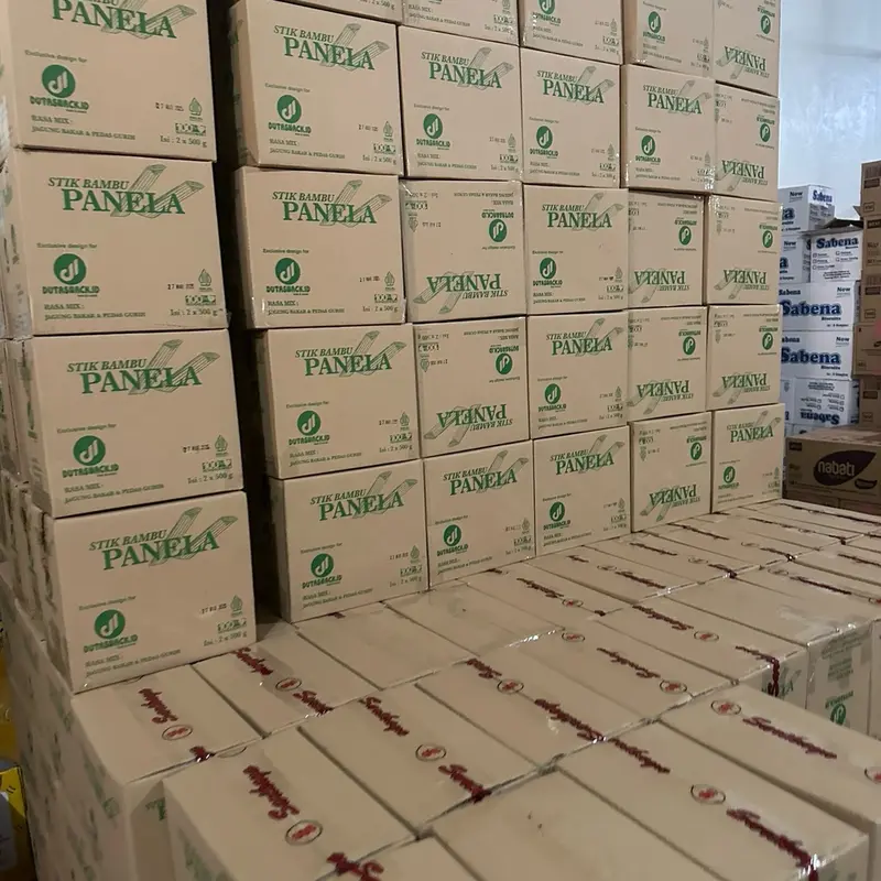 1 KARTON snack PANELA STIK jagung BENTUK BAMBU isi 2 kantong total 1kg - pedas gurih - 2 rasa mix   Jagung 4