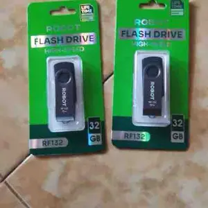 ROBOT Flash Drive High Speed Flash Disk RF104/RF108/RF116/RF132 New Rotatable U-Disks Kapasitas Penyimpanan 4GB/8GB/16GB/32GB USB2.0 with Package Black - Bergaransi 1 Tahun dan Bisa COD