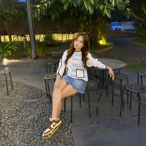 DEUNHAE - YOON AH / Kaos Fashion Cewek Unik / T-shirt Korean Look Modern Stylish / Kaos Cotton Premium Nyaman / Atasan Casual Kekinian