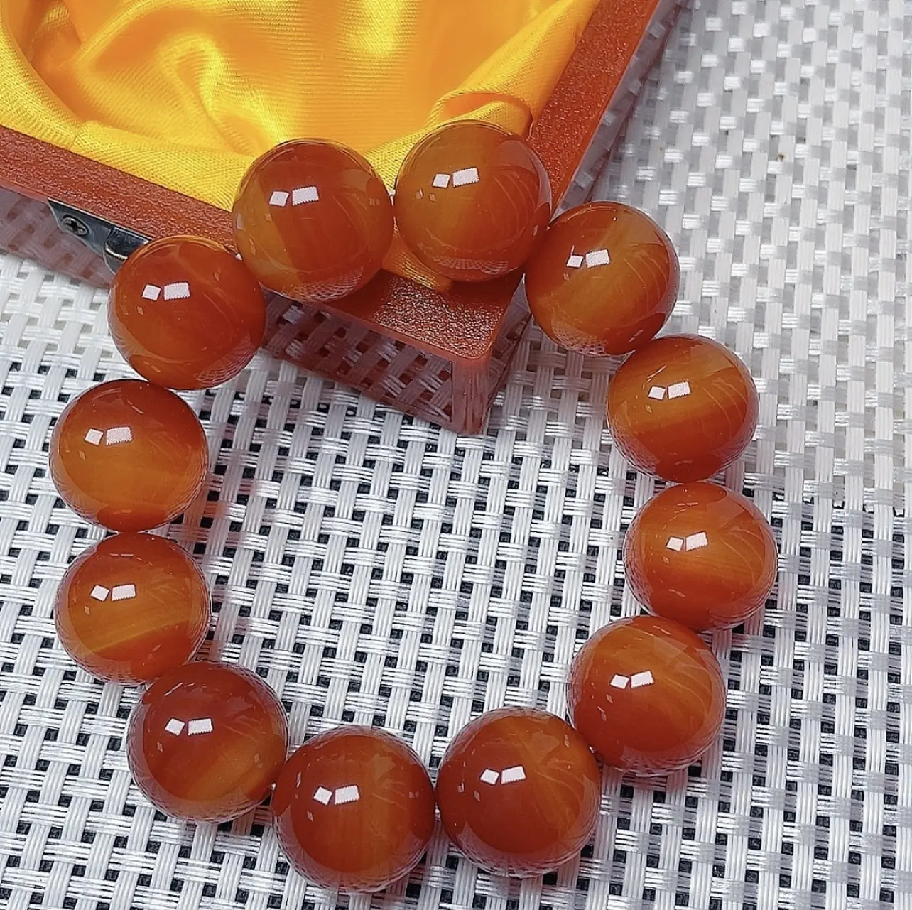 HuangYouXieLongMu Amber Blood Dragon Wood Bracelet
