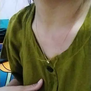 Kalung Titanium Wanita Sederhana Sehari-hari dengan Liontin Berlian