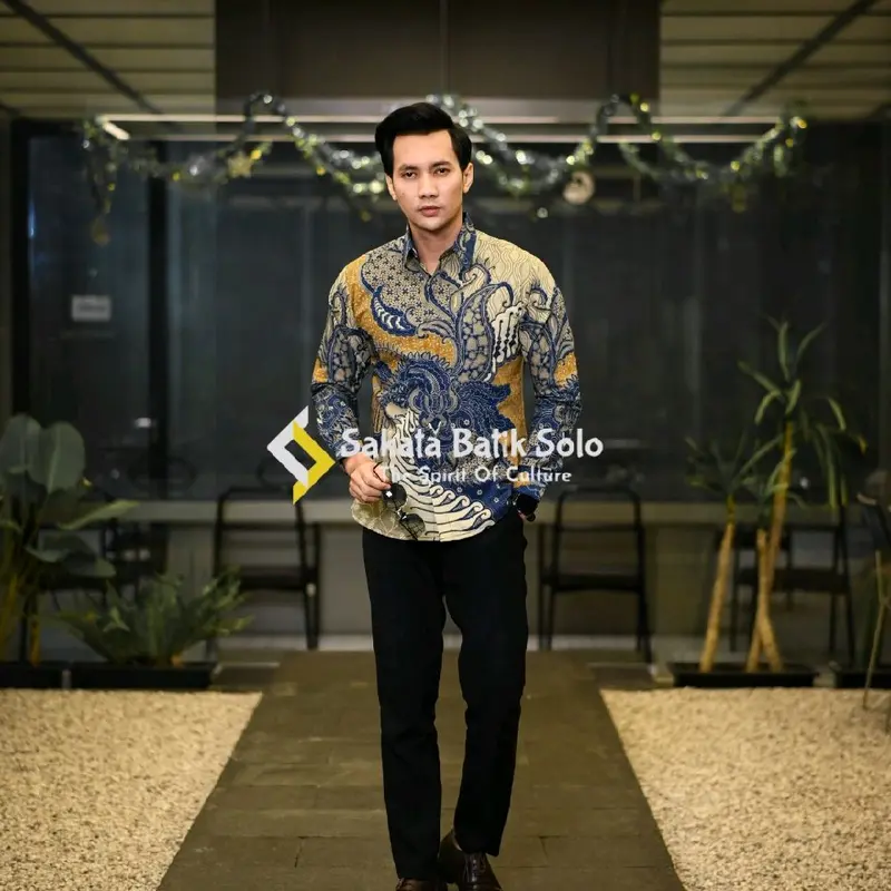 SAKATA BATIK SOLO Slimfit Motif Bramantya Kemeja Baju Hem Pakain Batik Atasan Forma Casual Kantor Kerja Kantor Kain Katun Panjang Keren 2