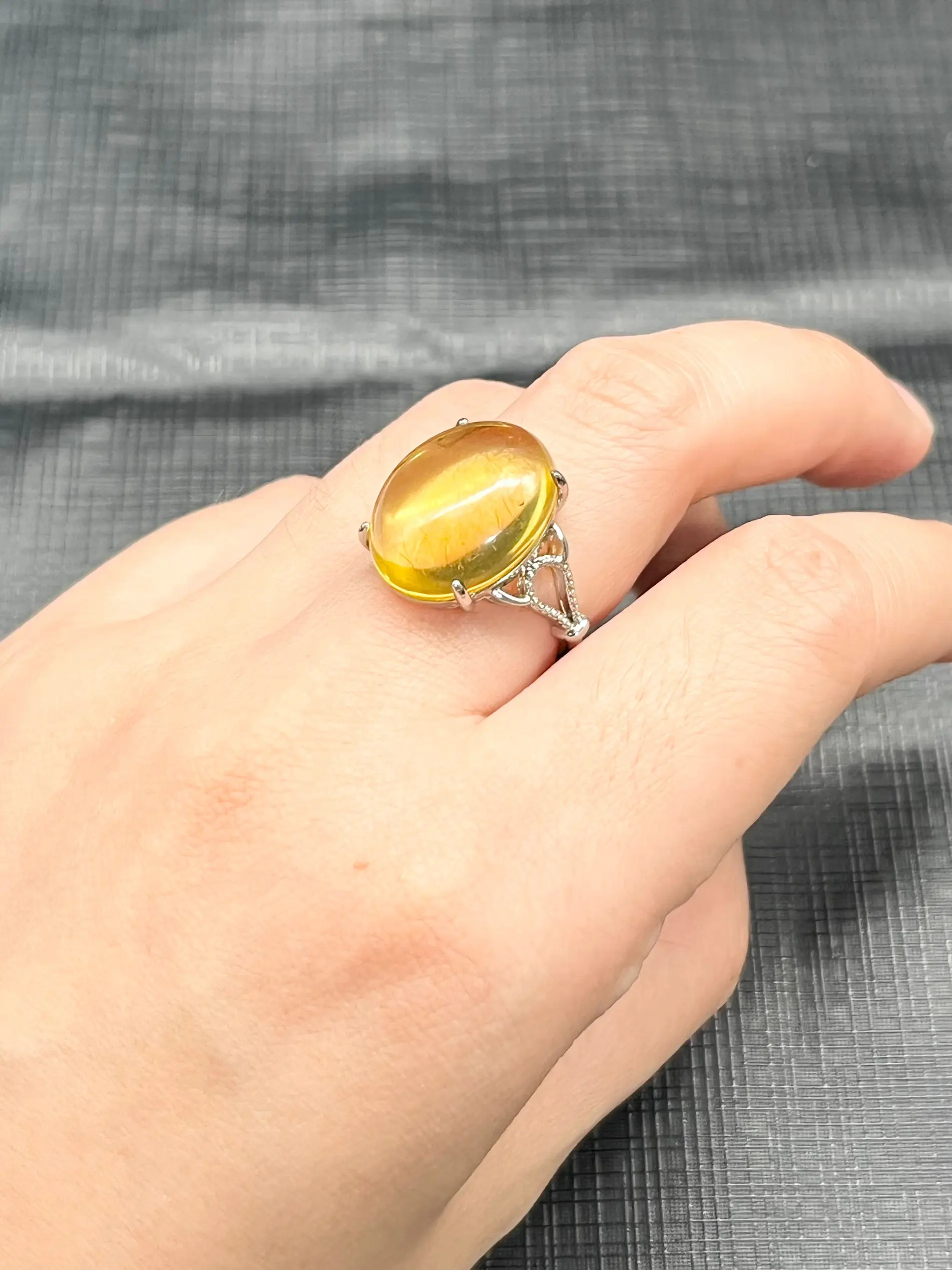 S925 silver niche design, amber single-sided simple temperament, high-end feeling, living mouth female ring, the best gift for girlfriends02311200219