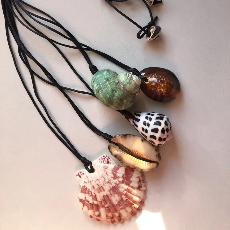 Lanai shell necklace / surfer necklace