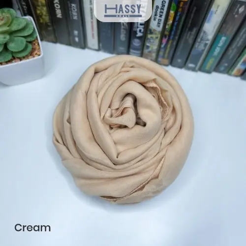Hijab Segi Empat Varisha // ORI VARISHA // Warna Cream