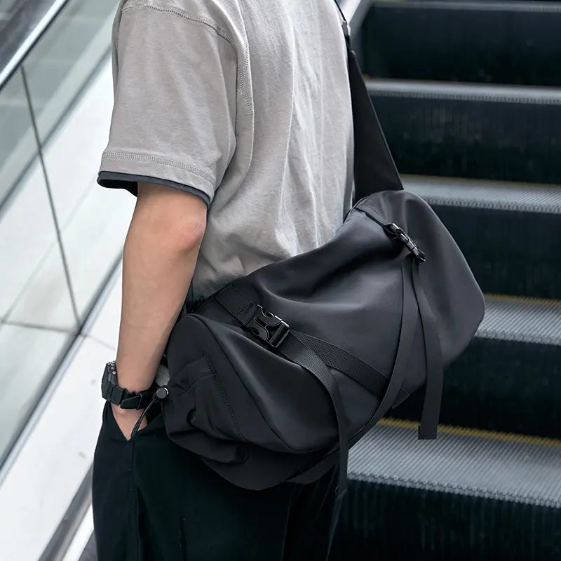 Larger Capacity Travel Bag Custom Fashion Men's Messenger Bags Crossbody Side Zipper Pocket Sport Causal Travel Sling Bag Gym Bag for Men