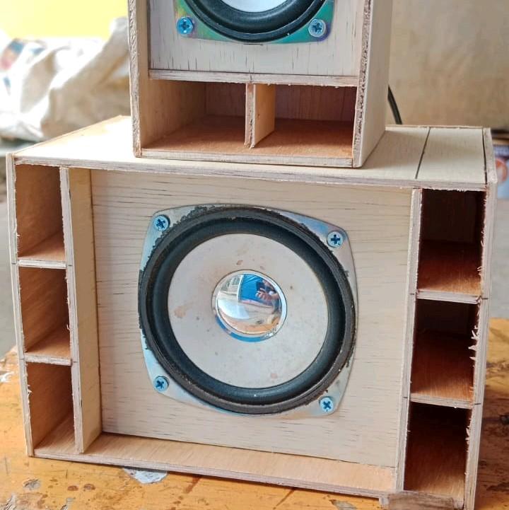Speaker Miniatur Sound System Full Bass Berkualitas Bluetooth Wireless 1
