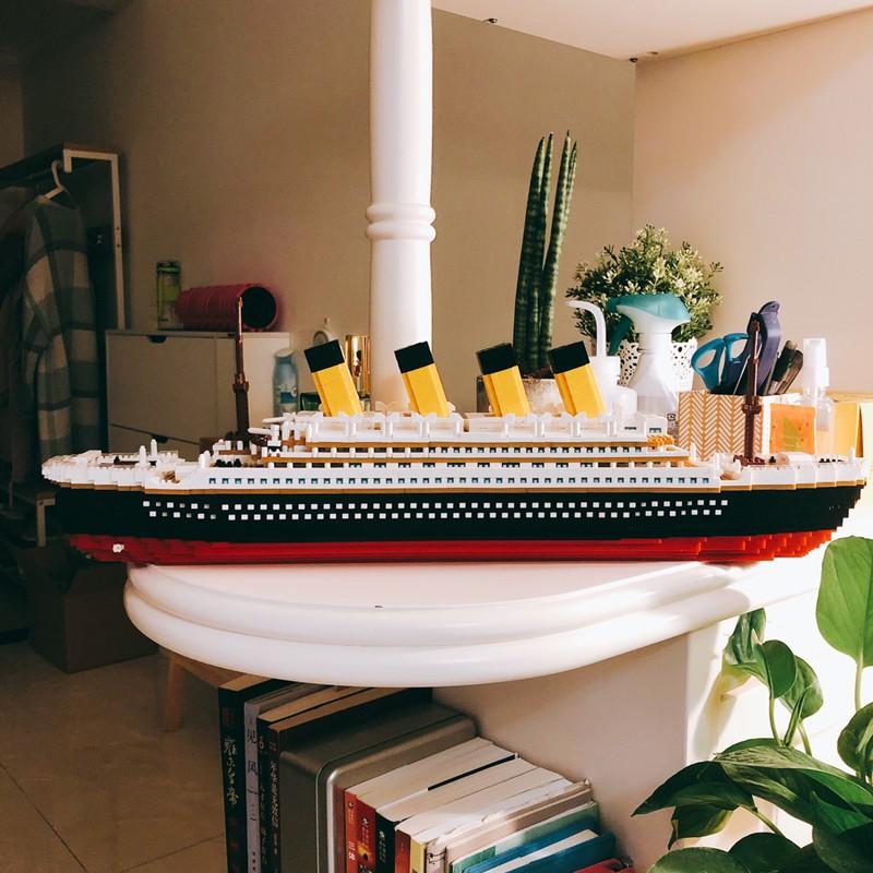 Titanic Building Blocks Assembled Toys Giant Boys and Girls Puzzle Cruise Ship Model Valentine's Day Gift（3688 PCS） 1