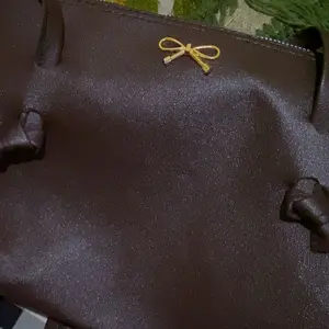 Ribbon Bag New Collection Tas Wanita Murah Berkualitas Dengan Pilihan Warna mahogany ivory Hitam