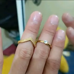 Cincin titanium set isi 2 pcs motif fuji brust dan permata putih zhircon warna gold rings